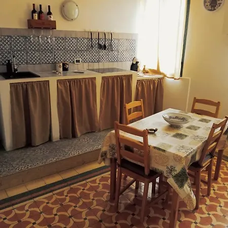 A Due Passi Dal Porto Apartment *